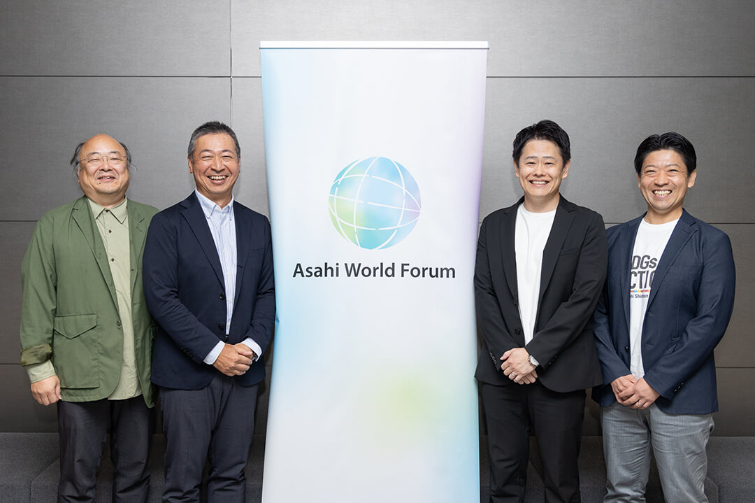 左から、東京大学生産技術研究所・腰原幹雄教授、三菱地所 関連事業推進部長 兼 木造木質化事業推進室長　森下喜隆氏、三井不動産ビルディング本部業務推進室業務推進グループ統括　室谷拓氏、朝日新聞SDGs ACTION!・竹山栄太郎編集長