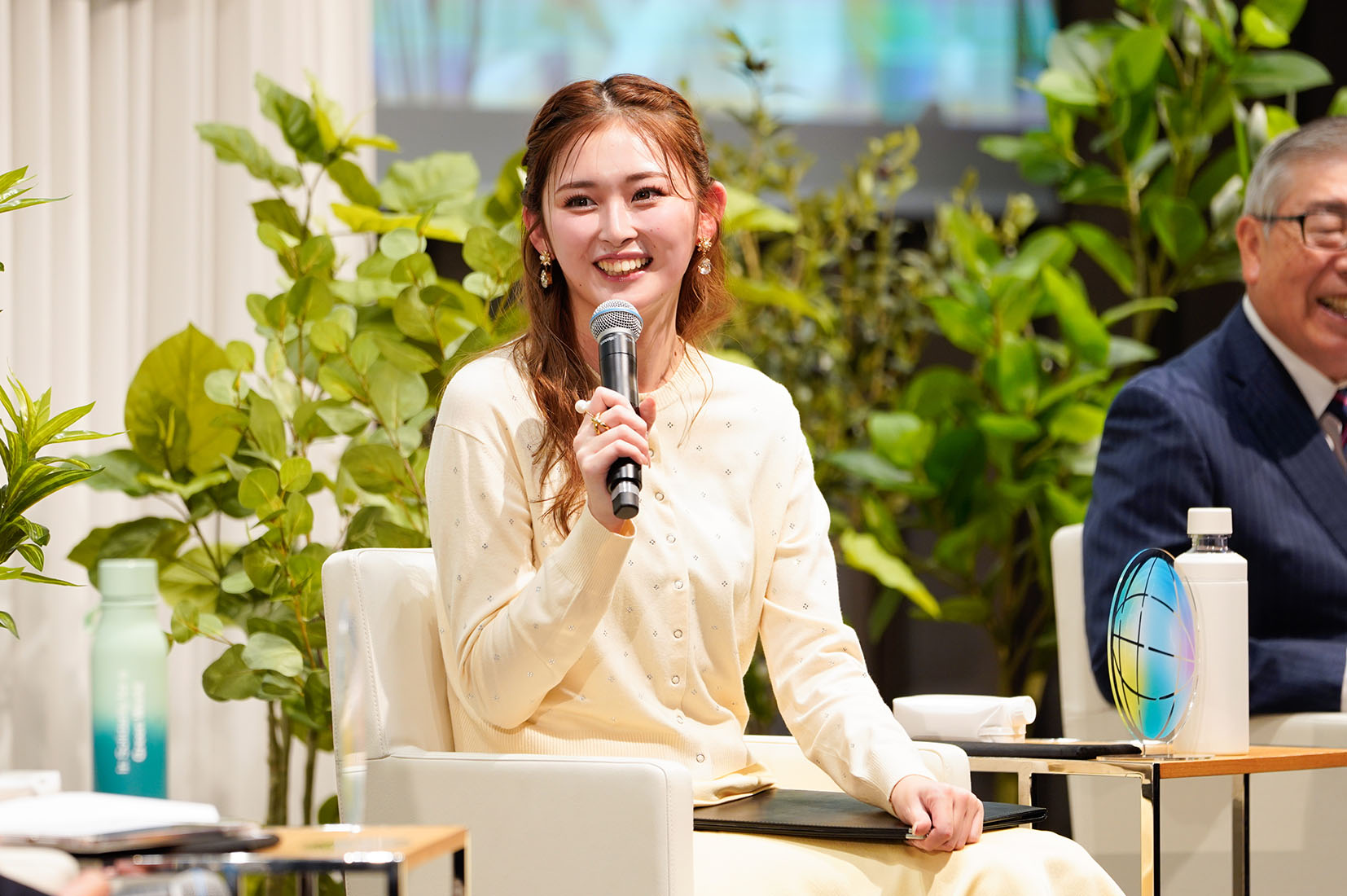 写真：「日本や地球を良くしていきたい」と語るゆうちゃみさん