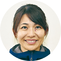 眞鍋奈美教諭