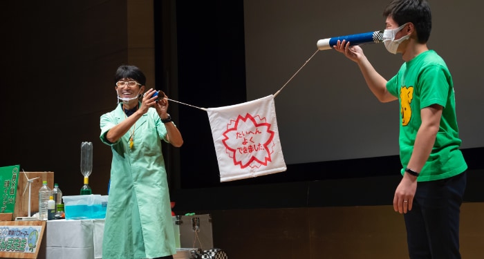 かんきょう1日学校：eco実験パフォーマンスの様子1