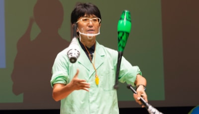 かんきょう1日学校：eco実験パフォーマンスの様子3