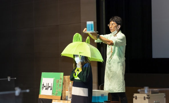かんきょう1日学校：eco実験パフォーマンスの様子4
