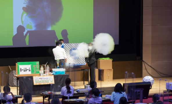 かんきょう1日学校：eco実験パフォーマンスの様子6