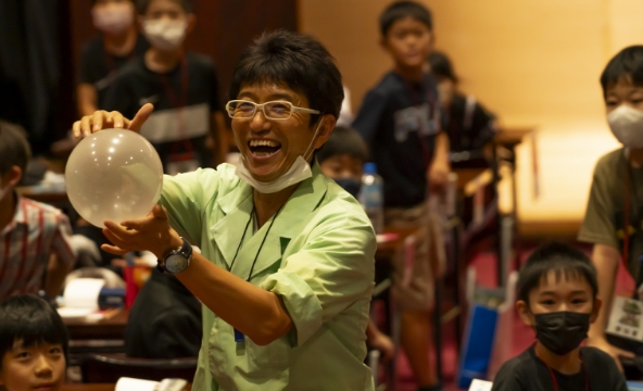 かんきょう1日学校：eco実験パフォーマンスの様子4