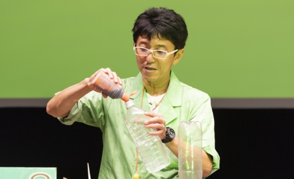 かんきょう1日学校：eco実験パフォーマンスの様子5