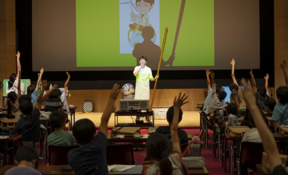 かんきょう1日学校：eco実験パフォーマンスの様子6