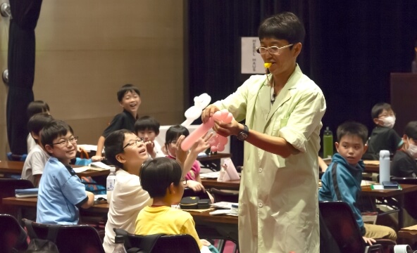 かんきょう1日学校：eco実験パフォーマンスの様子6