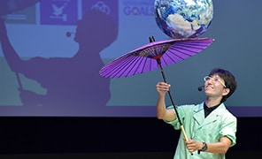 かんきょう1日学校：eco実験パフォーマンスの様子6