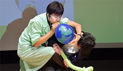 かんきょう1日学校：eco実験パフォーマンスの様子3