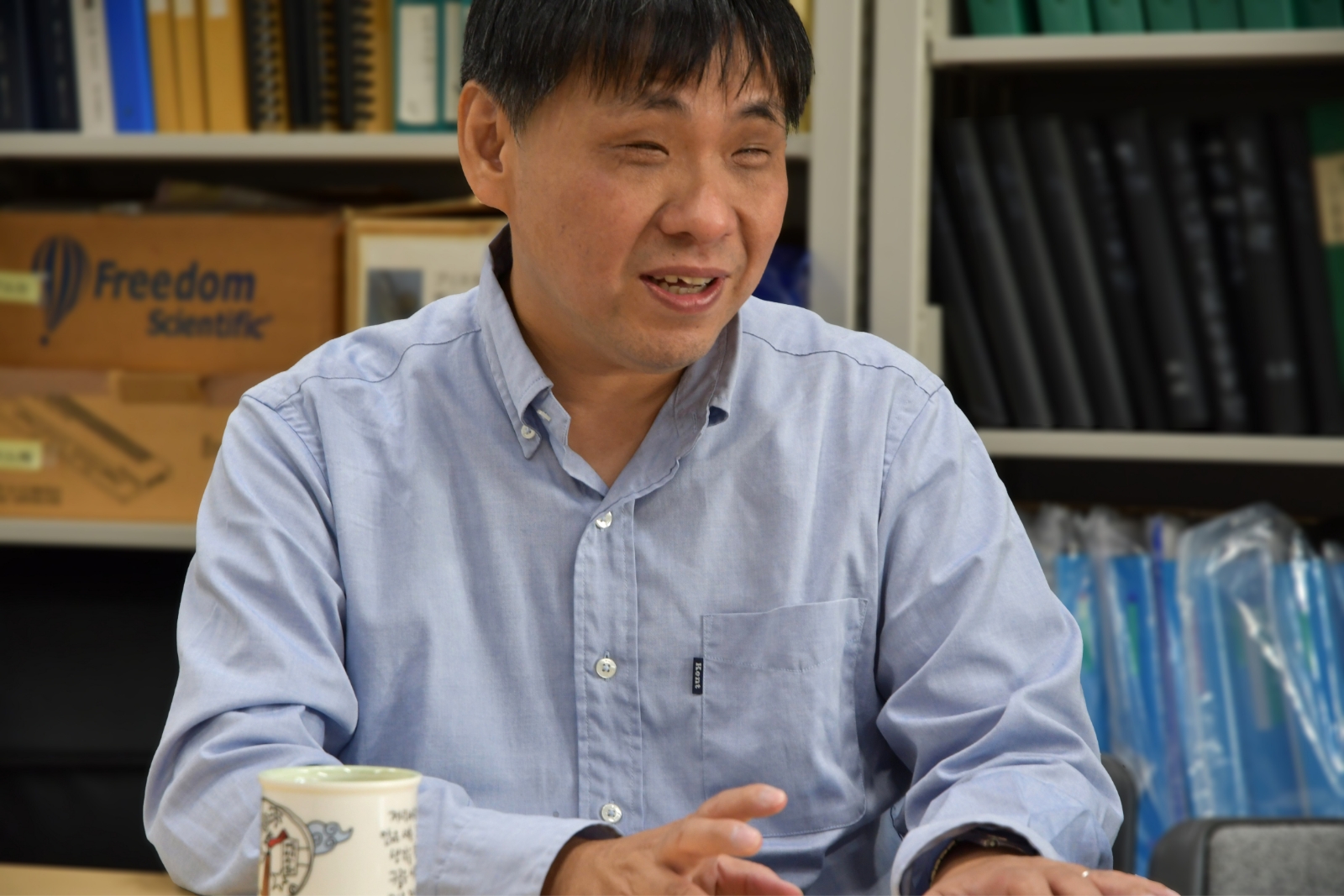 盲ろう者との出会いについて話す大河内直之さんの写真