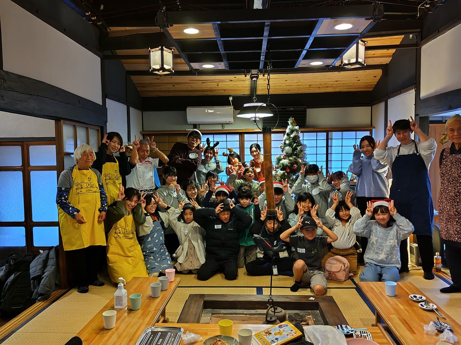 楽しかったパーティー。トナカイのポーズで記念撮影