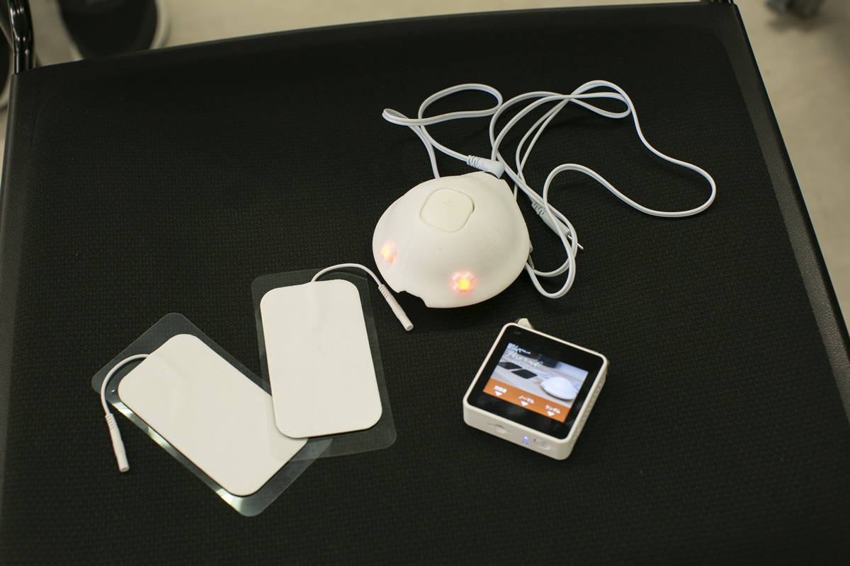 生理痛を体験できる機器「ピリオノイド」