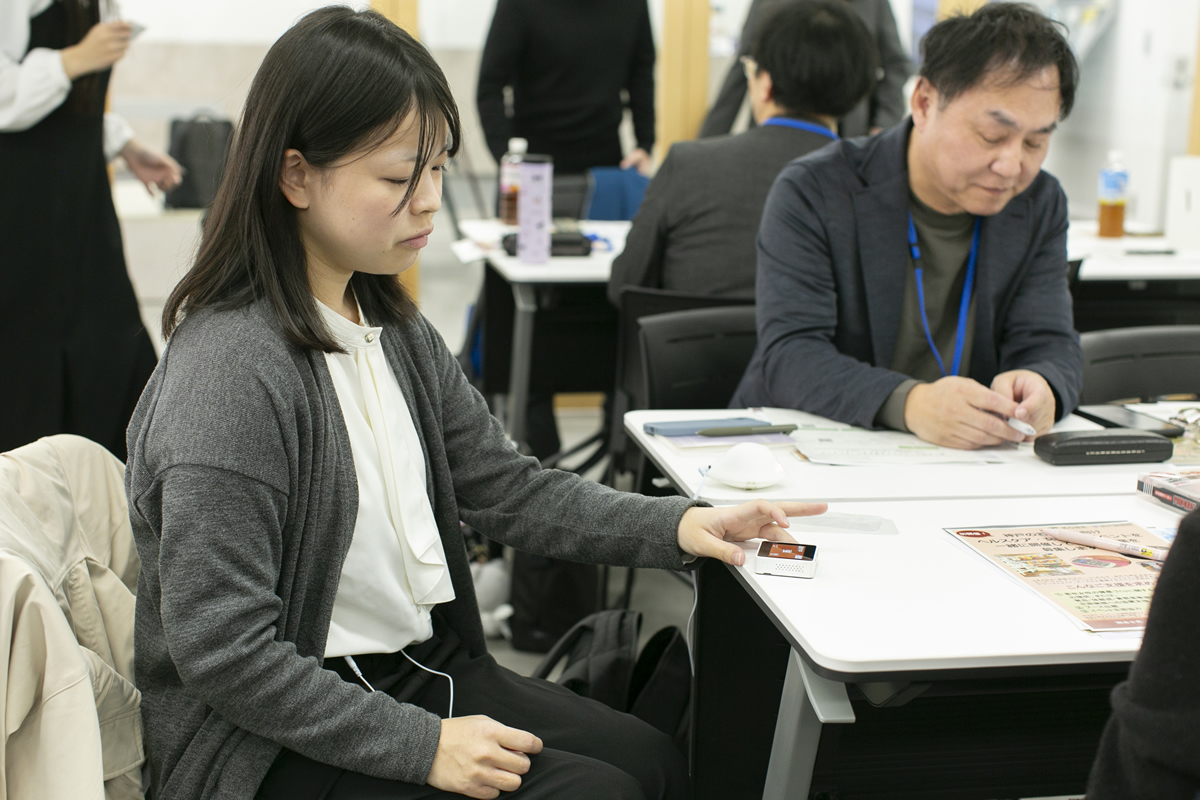 一人ずつ、生理痛を体験