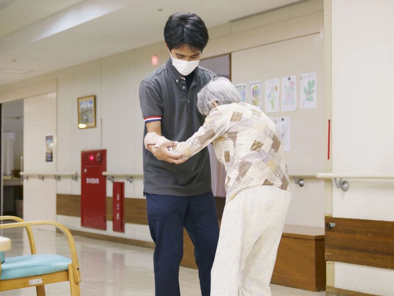 離職率が高い沖縄県で職員定着が進む介護老人保健施設「オリブ園」の改革
