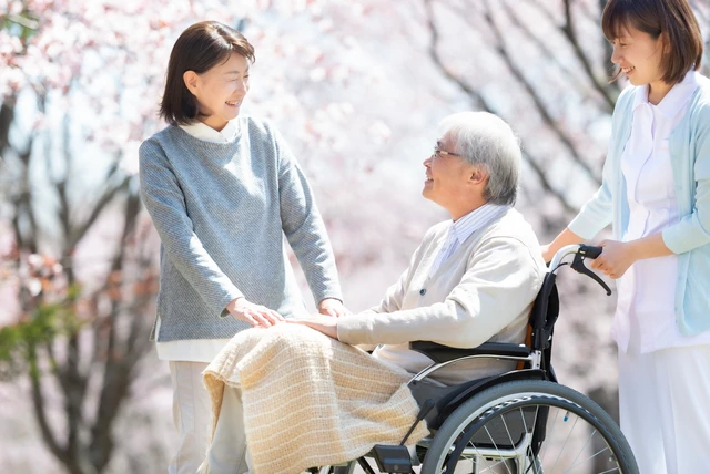 体力的に不安、親の介護が…　福祉・介護の仕事に踏み切れないわけ