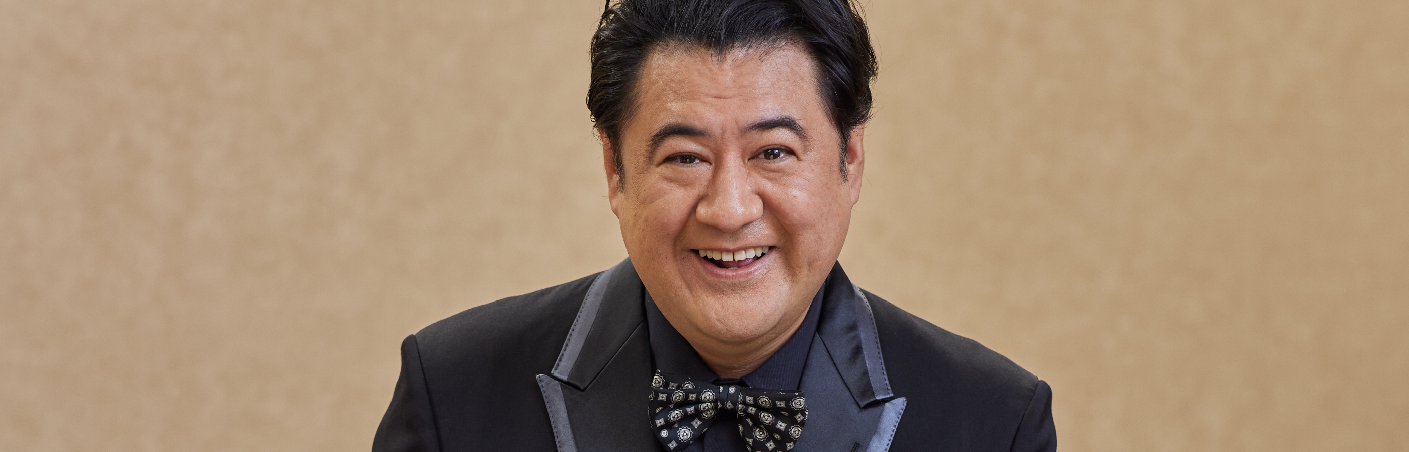 小手伸也さん