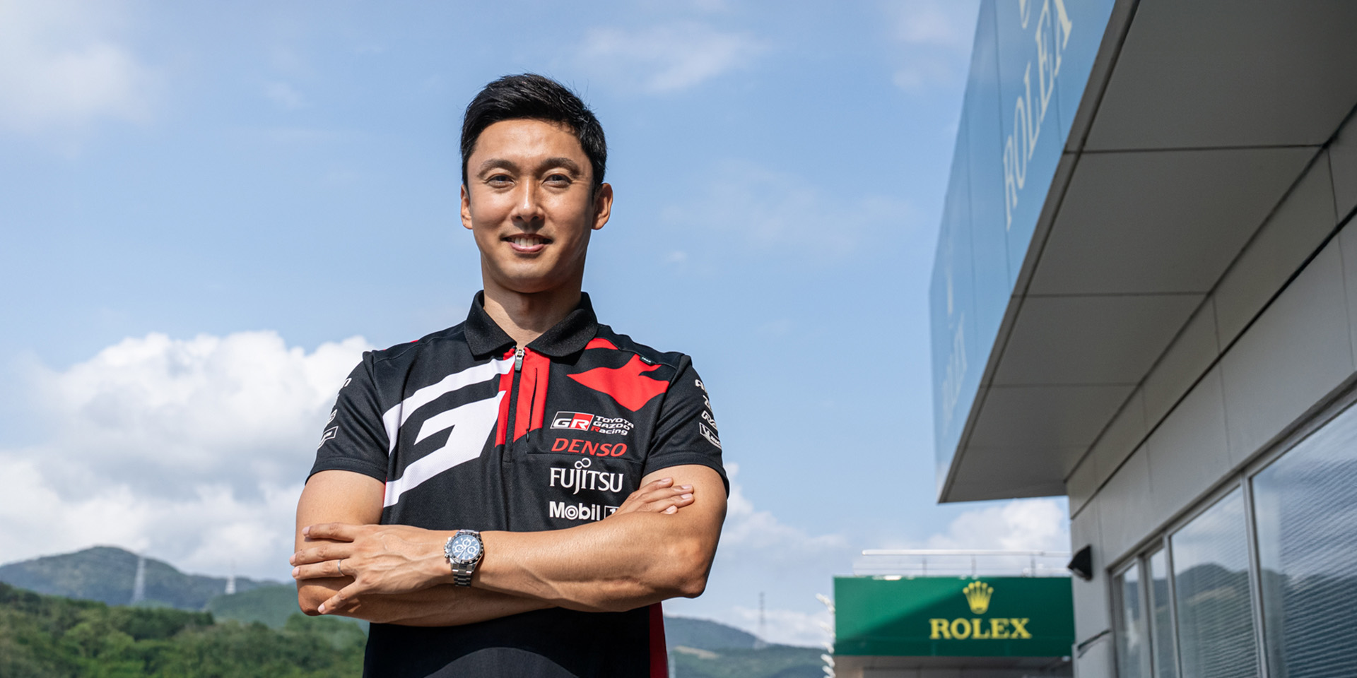 富士6時間耐久レース予選前にTGRのピットにて撮影に応じた中嶋一貴