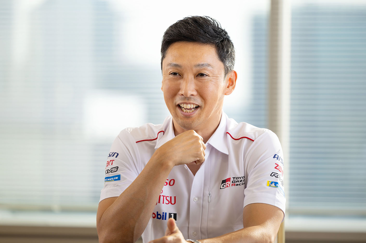 「24時間耐久レースで一番大変なのはレースオペレーションを担当するエンジニアですね。レース前の準備から含めると40時間近く働き続けることもあります」と語る中嶋＝撮影・山田秀隆