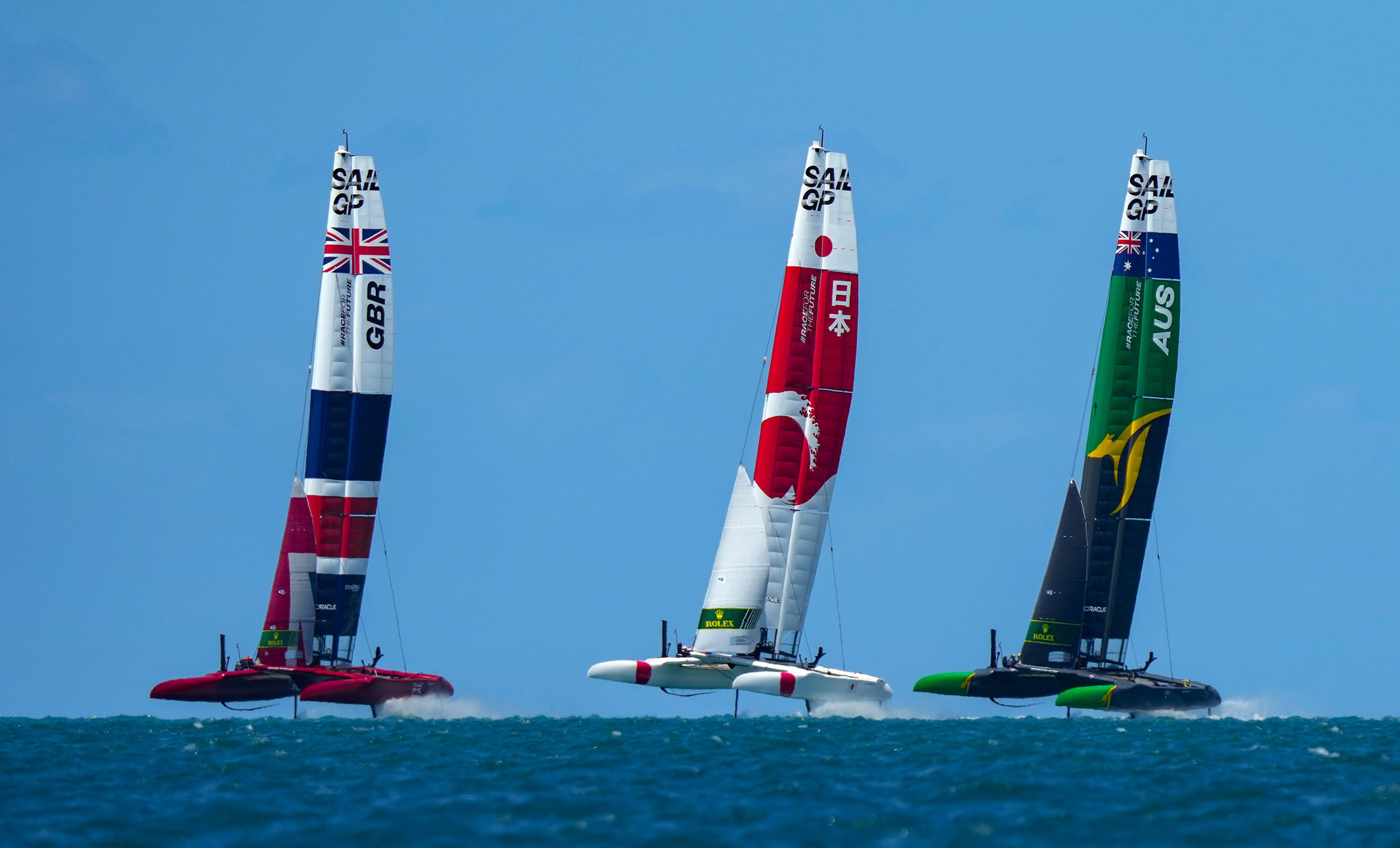 2021年シリーズまで参戦していた日本艇（中央）。2年連続で総合2位につける強豪国だった ©Bob Martin for SailGP