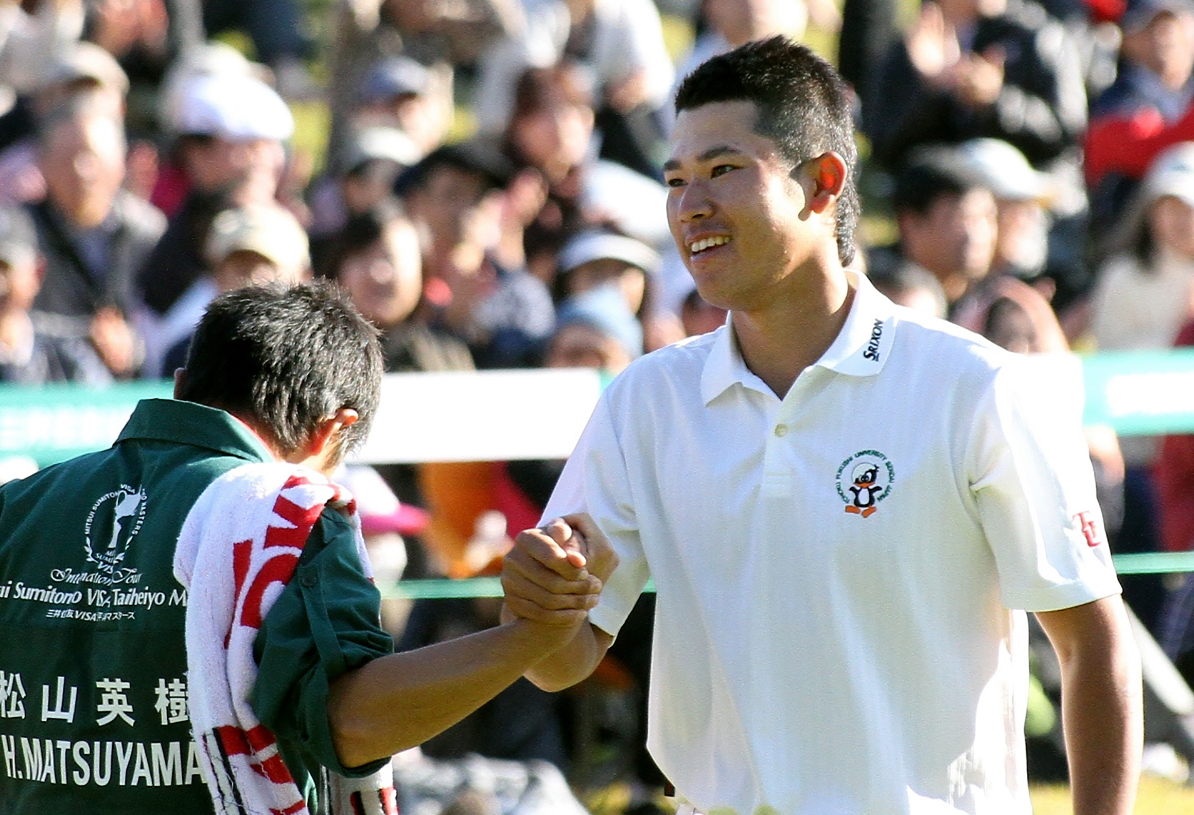 三井住友ＶＩＳＡ太平洋マスターズ。アマチュアでツアー優勝を果たした松山＝2011年11月、朝日新聞社提供
