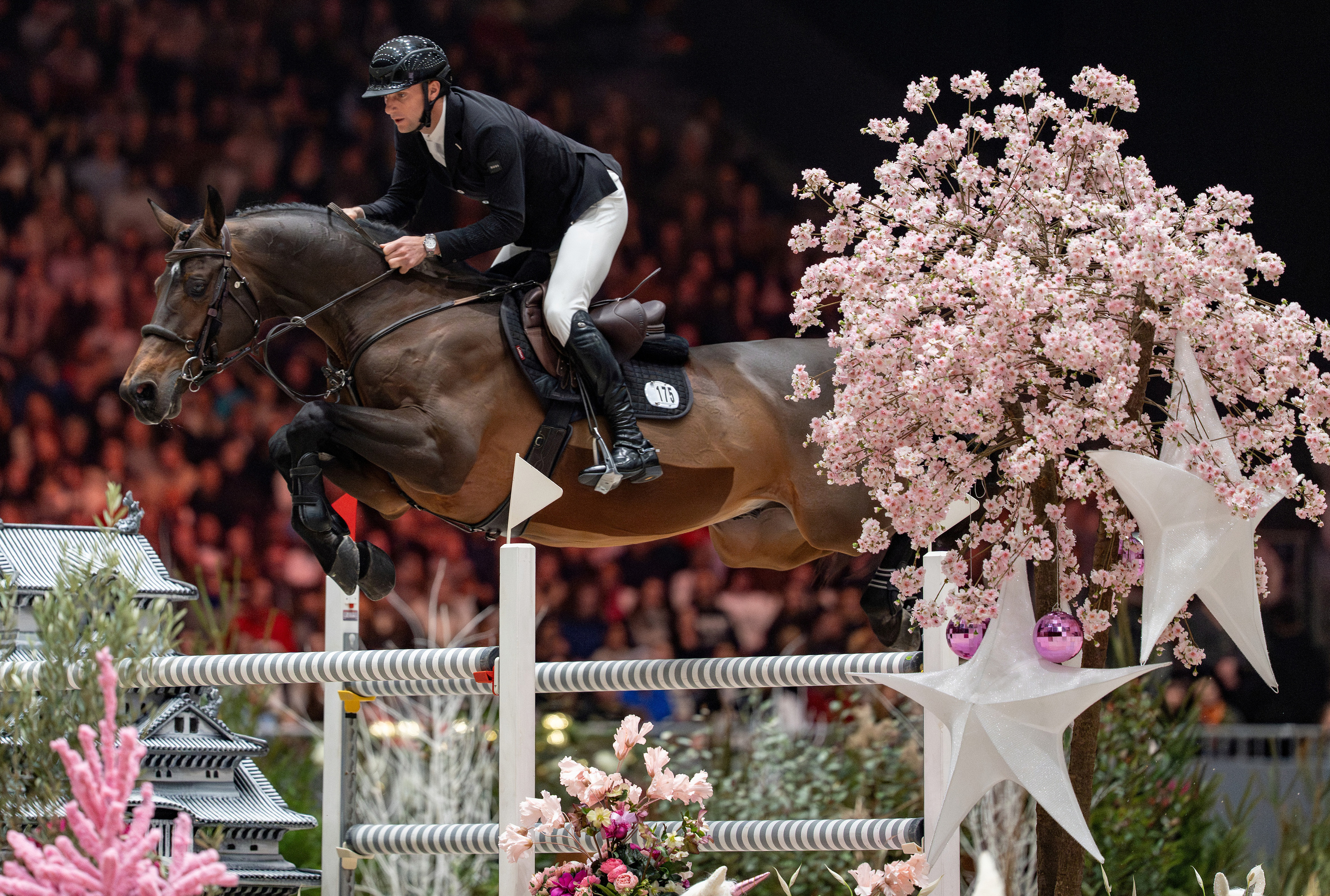 CHIジュネーブ2025 ロレックス・グランプリで、ユナイテッド・タッチS号に騎乗するリヒャルト・フォーゲル ©Rolex/Thomas Lovelock