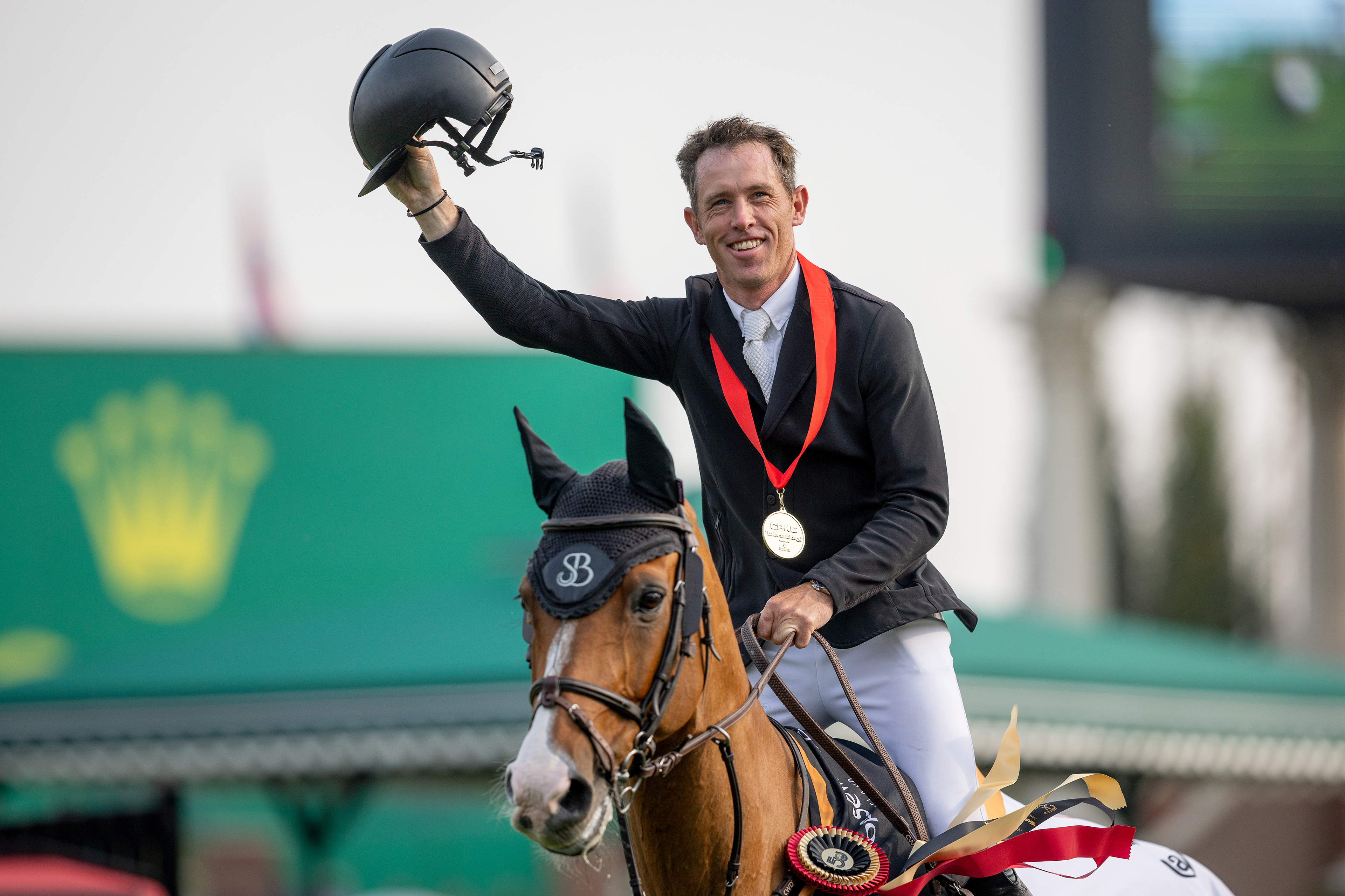 ハロー・ジェファーソン号に騎乗するロレックス テスティモニーのスコット・ブラッシュ。CSIOスプルースメドウズ ‘マスターズ’ トーナメントで開催された、ロレックス主催のCPKC ‘インターナショナル’ グランプリを制した© Rolex / Ashley Neuhof