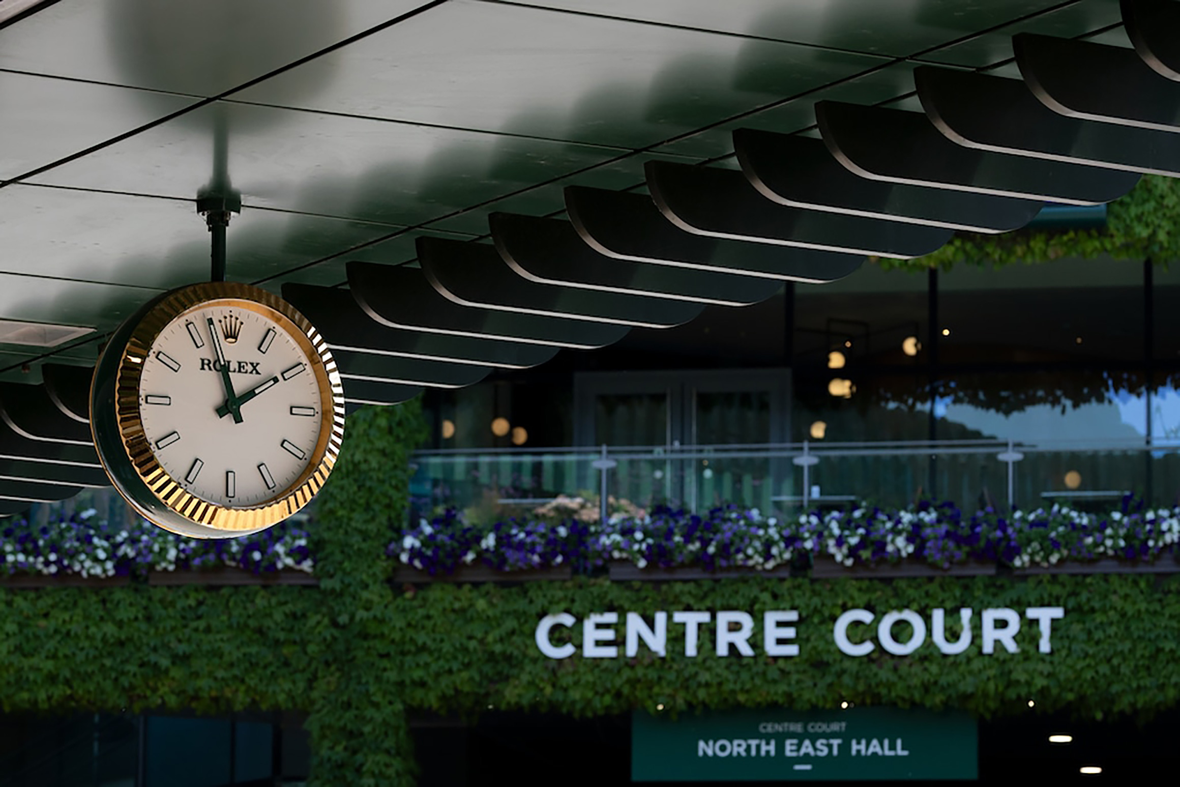センターコートに設置されているロレックスのクロック　© Rolex/Jon Buckle