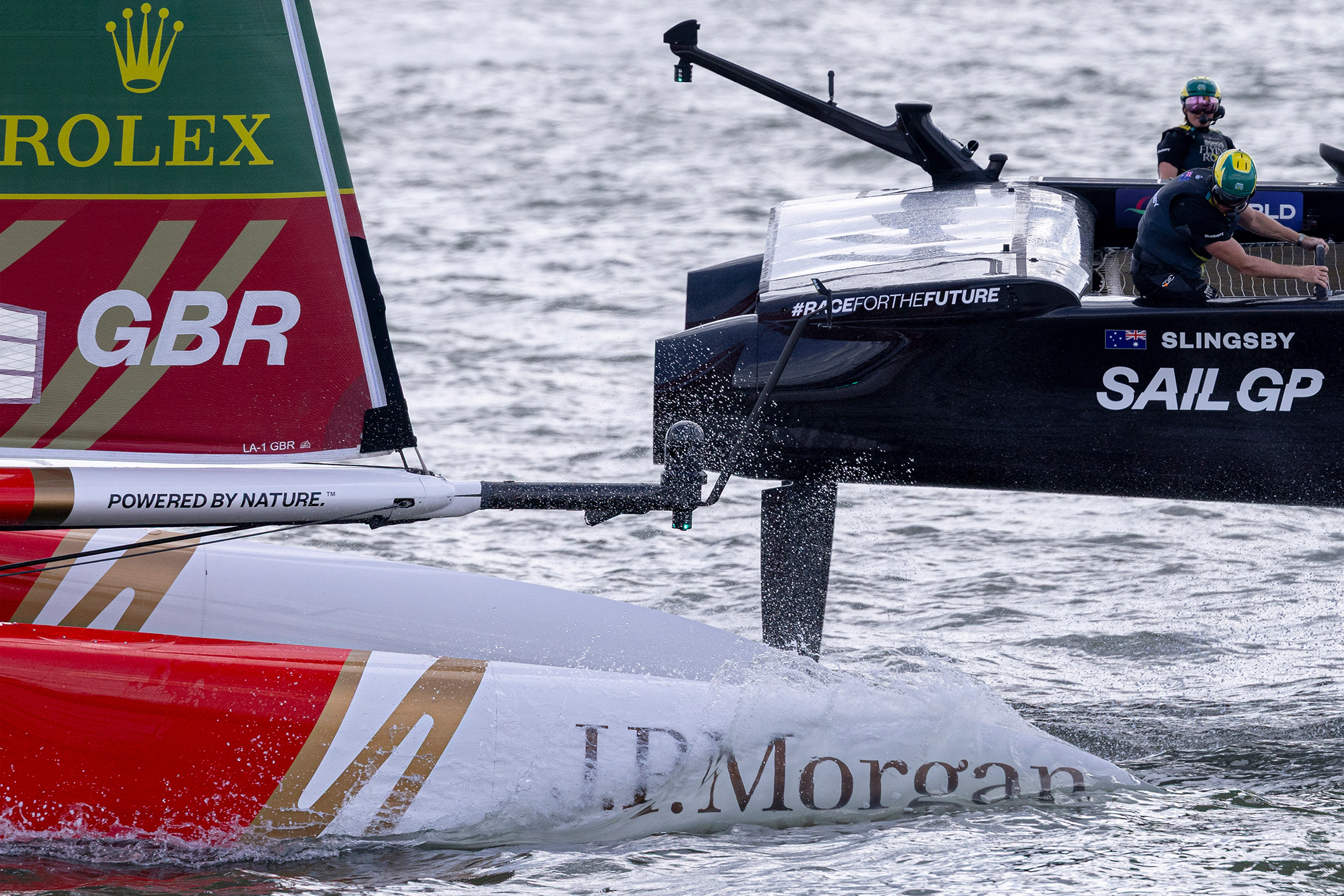 ボンズ・フライングルース（オーストラリア）とエミレーツGBR（イギリス）の両チームが接戦を繰り広げた　© Rolex／Katelyn Mulcahy for SailGP