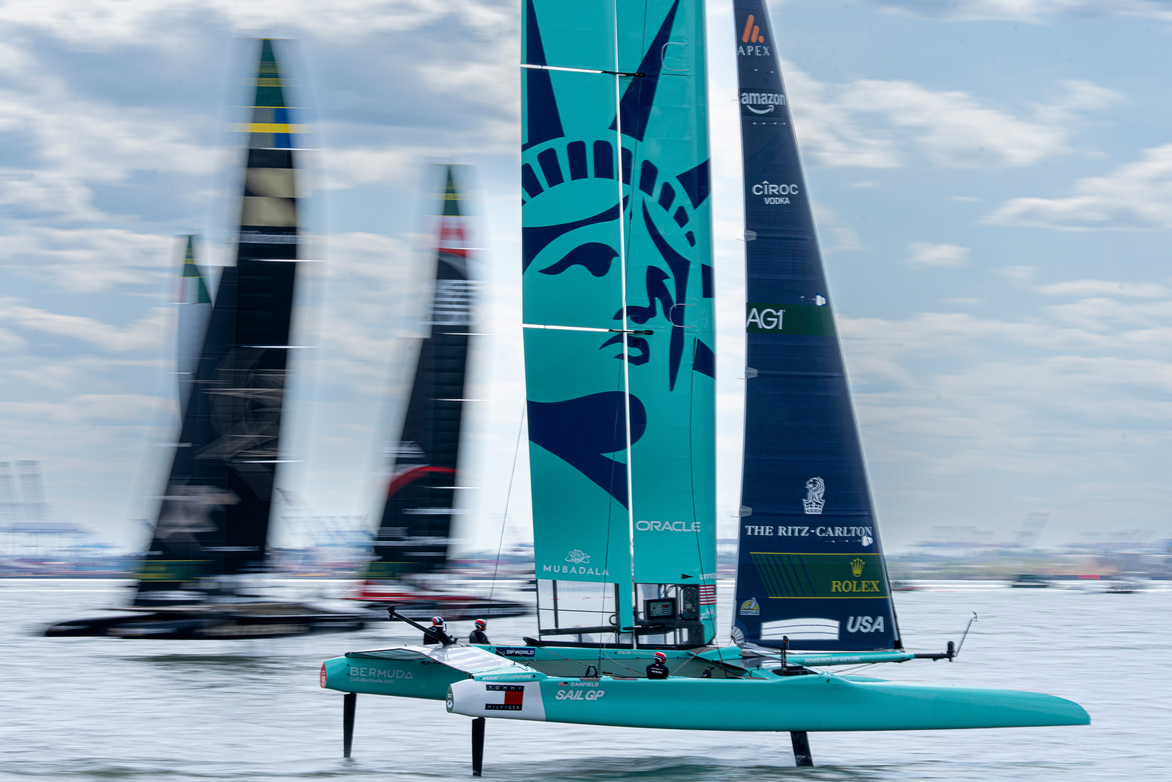 時速100キロ近いスピードに達したアメリカチーム　© Rolex/Jason Ludlow For SailGP