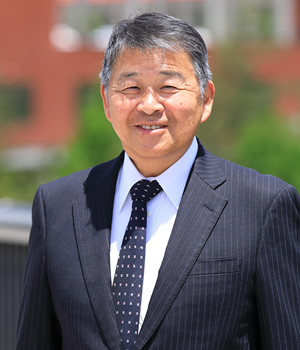 山崎光悦学長は金沢大学大学院工学研究科修士課程を修了。2014年から現職。今年度は新入生全員に、大学で学ぶことの意義を講義した