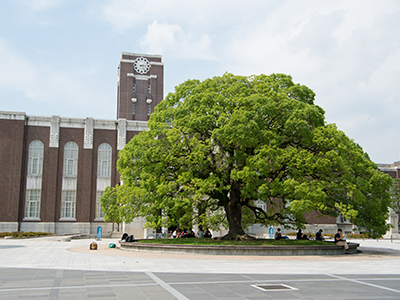 京都大学のシンボル「時計台」