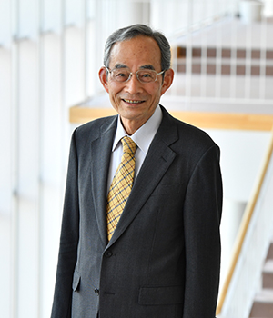 「自分の道を究めるには夢を持つことが大切。どんな夢を持てるかは学びによって決まる。本学での学びを通じて学生たちに夢を広げてほしい」と話す河村洋学長
