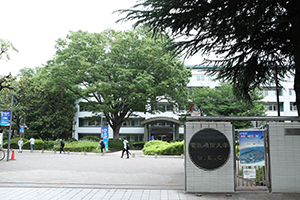 京王線調布駅から徒歩5分ほどと抜群の立地を誇る