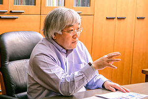 情報理工学研究科長 田野 俊一 教授