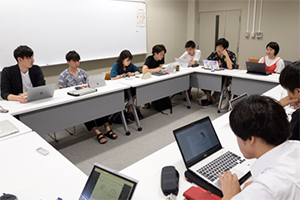 一橋大学