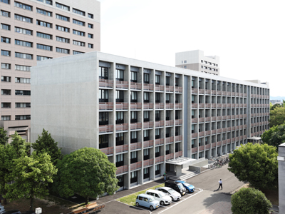 熊本地震後に建て替え工事が行われ、今年3月に完成した工学部1号館