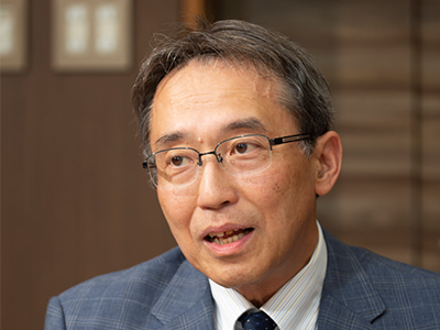 研究者としても第一線で活躍する辰巳砂昌弘学長