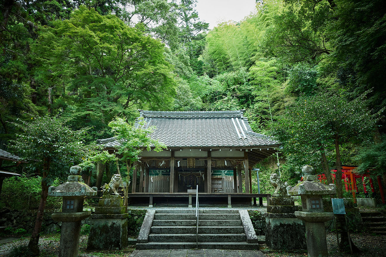 鳥井信治郎が再建に尽力した椎尾神社は今も蒸溜所とつながりが深い